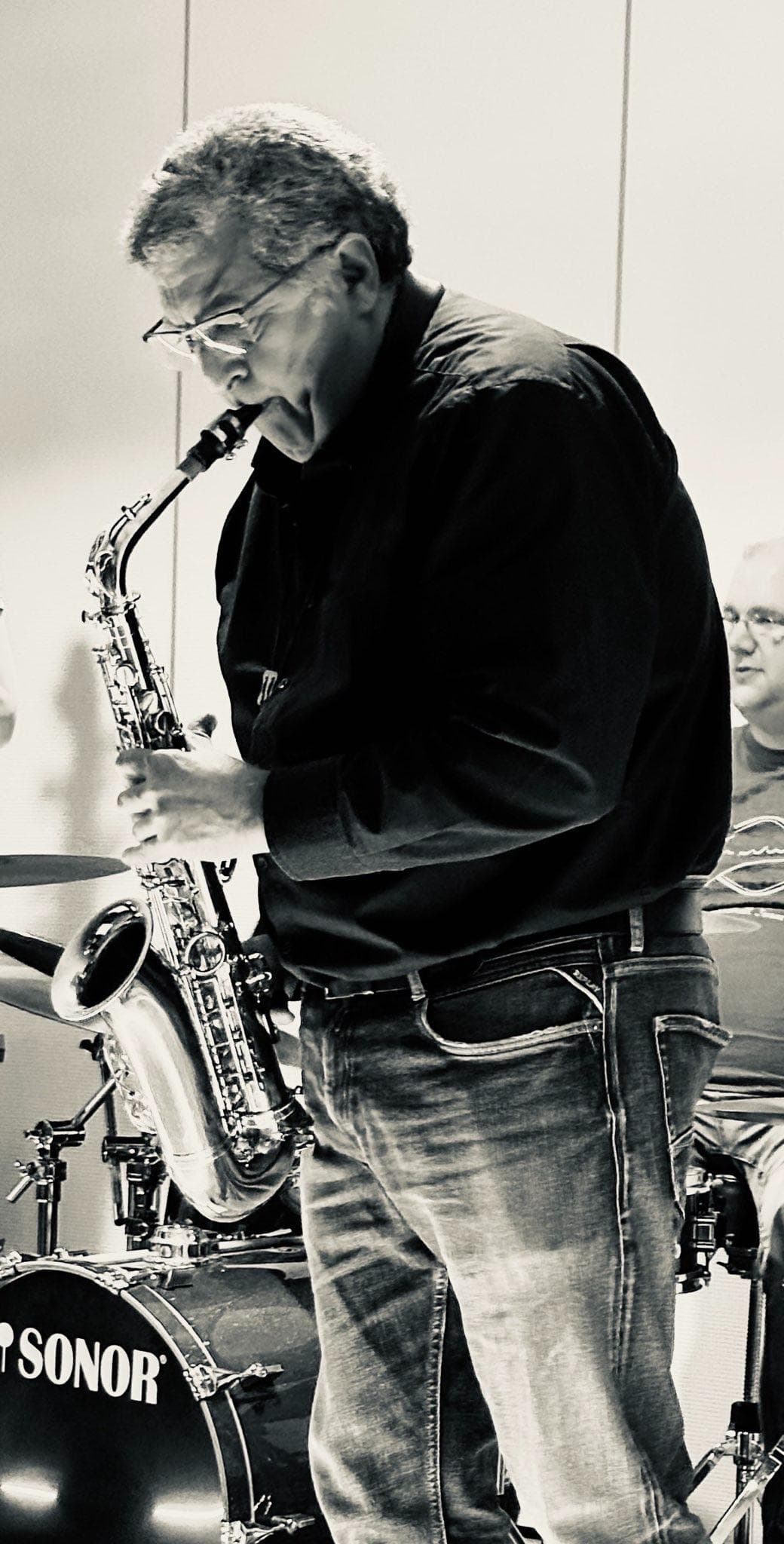 Bandleader Peter „Katsch“ Chatchaturian mit dem Saxophon